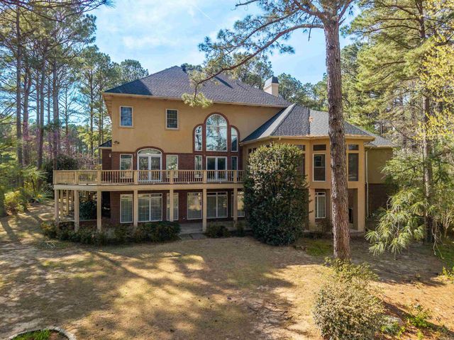 12 Loyola Ln, Hot Springs Village, AR 71909