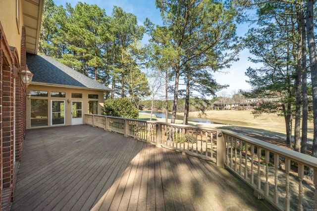 12 Loyola Ln, Hot Springs Village, AR 71909