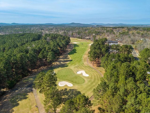 12 Loyola Ln, Hot Springs Village, AR 71909