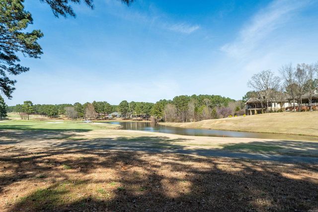 12 Loyola Ln, Hot Springs Village, AR 71909
