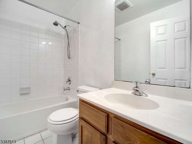 3 Atlas Ct, Jersey City, NJ 07305