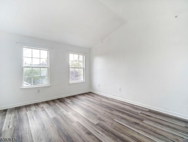 3 Atlas Ct, Jersey City, NJ 07305