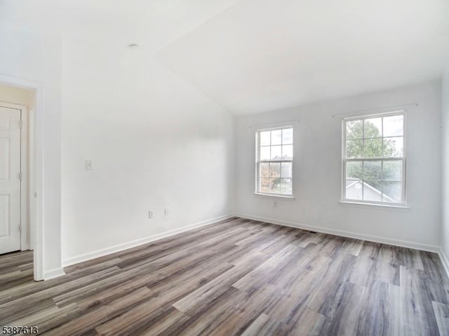 3 Atlas Ct, Jersey City, NJ 07305