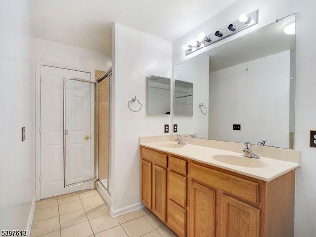 3 Atlas Ct, Jersey City, NJ 07305