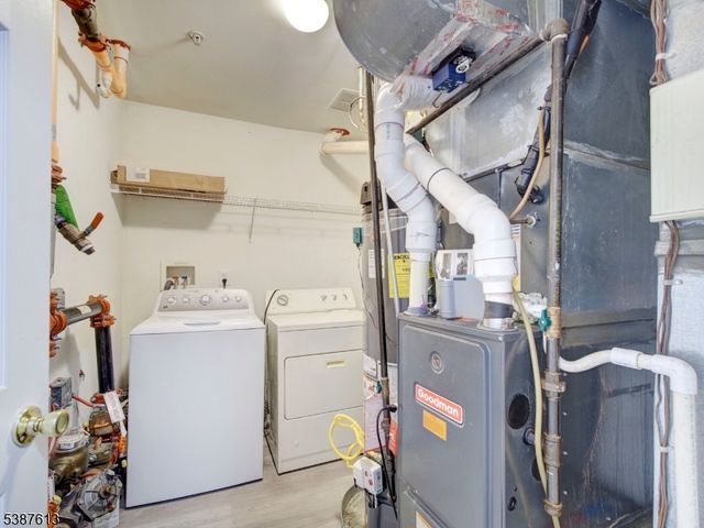 3 Atlas Ct, Jersey City, NJ 07305