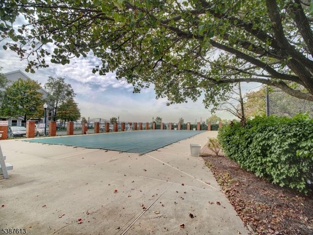 3 Atlas Ct, Jersey City, NJ 07305