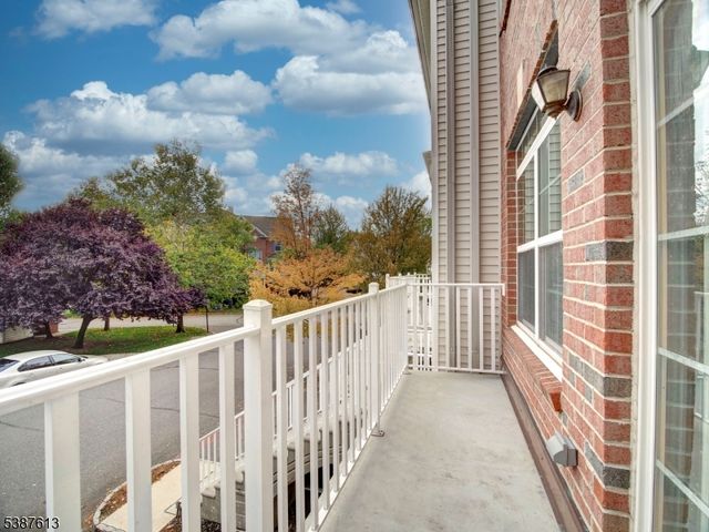 3 Atlas Ct, Jersey City, NJ 07305