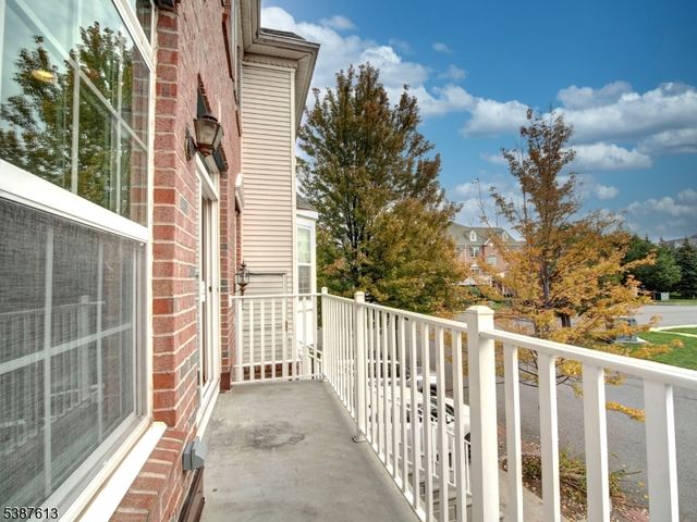 3 Atlas Ct, Jersey City, NJ 07305