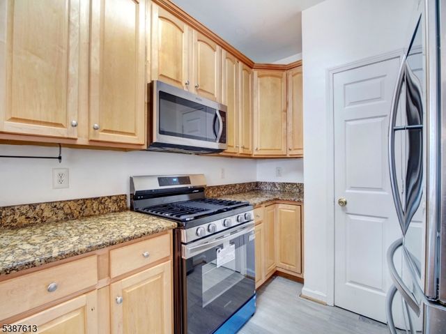 3 Atlas Ct, Jersey City, NJ 07305
