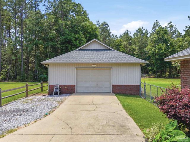 9105 Byrom Campbell Rd, Milton, FL 32571