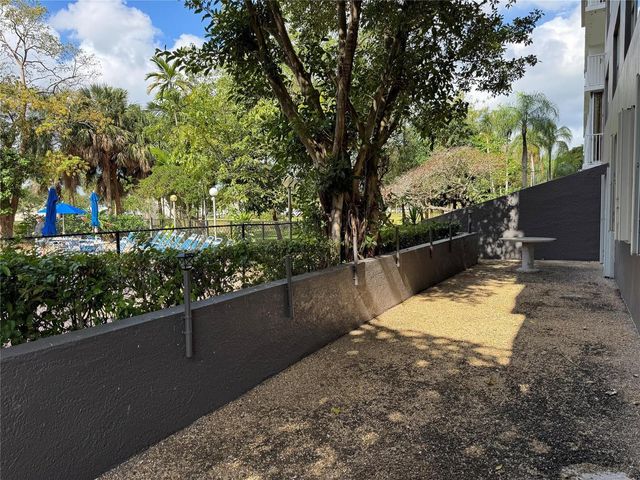 3850 Washington Street 102, Hollywood, FL 33021