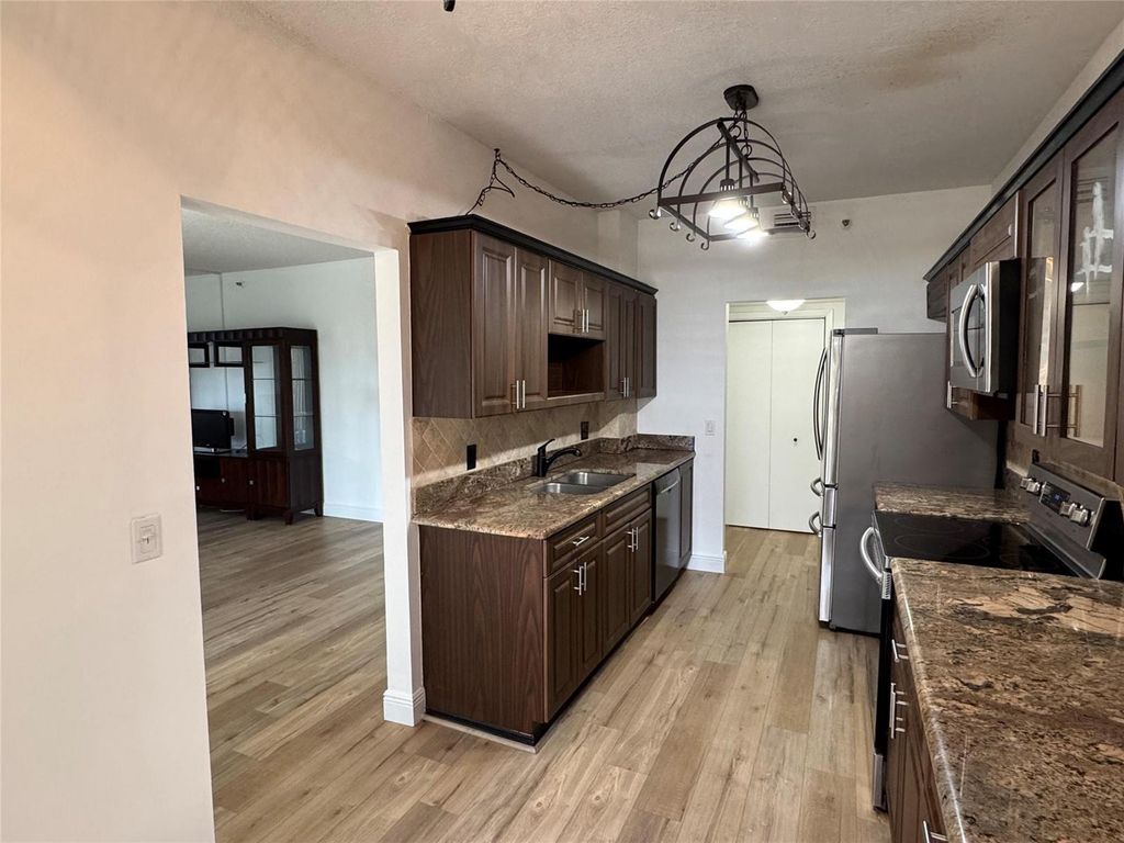 3850 Washington Street 102, Hollywood, FL 33021