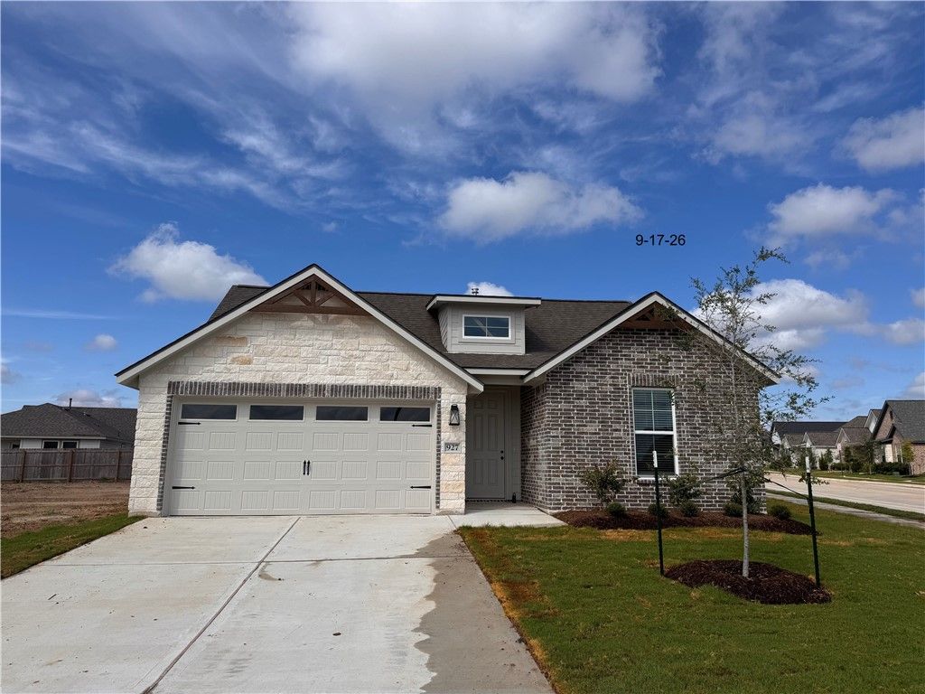 927 Fork Court, College Station, TX 77845 — exterior
