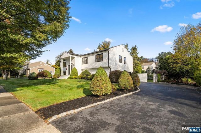 812 Ridgewood Avenue, Oradell, NJ 07649