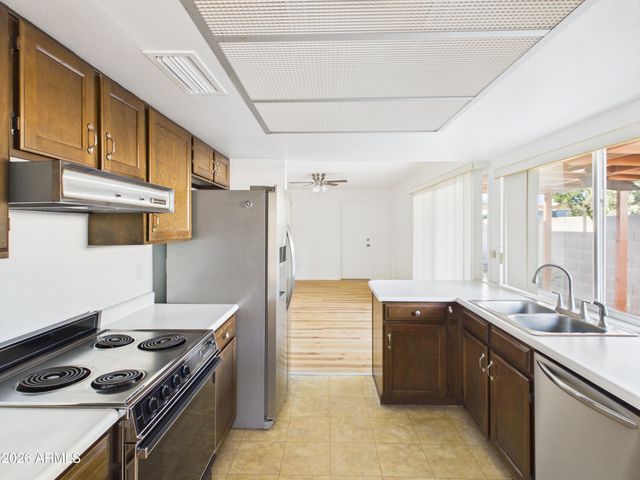 4033 W GRISWOLD Road, Phoenix, AZ 85051