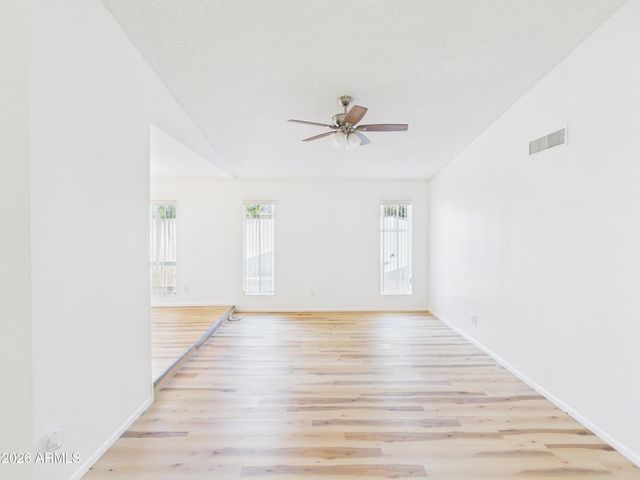 4033 W GRISWOLD Road, Phoenix, AZ 85051