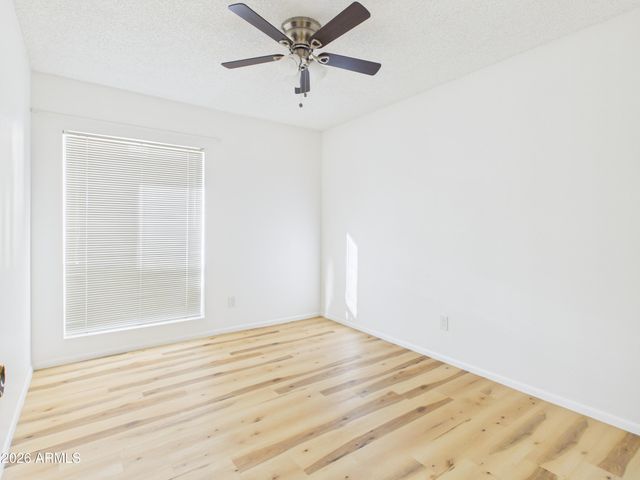 4033 W GRISWOLD Road, Phoenix, AZ 85051