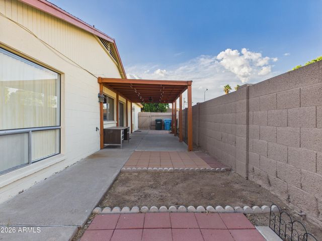 4033 W GRISWOLD Road, Phoenix, AZ 85051