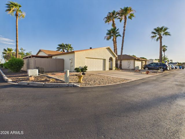 4033 W GRISWOLD Road, Phoenix, AZ 85051
