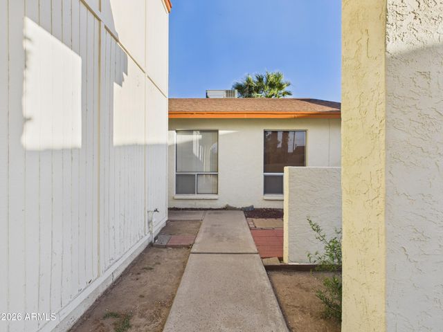 4033 W GRISWOLD Road, Phoenix, AZ 85051