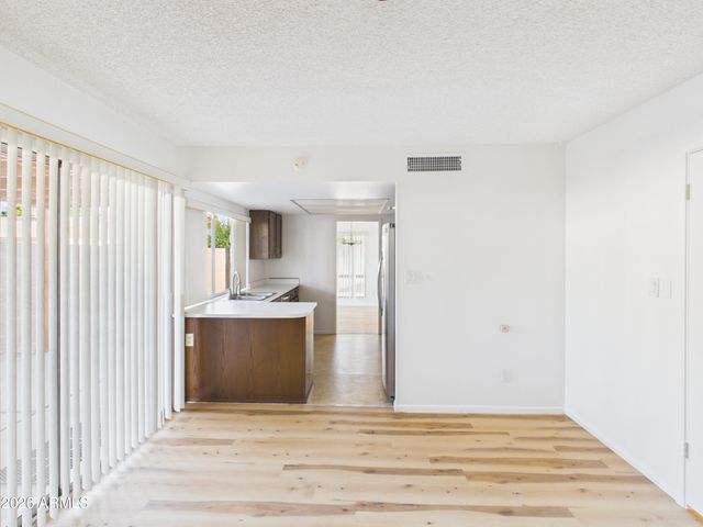 4033 W GRISWOLD Road, Phoenix, AZ 85051