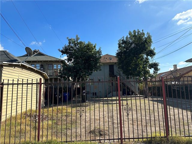 3213 Huron, Los Angeles, CA 90065