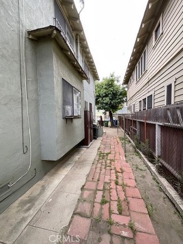 3213 Huron, Los Angeles, CA 90065