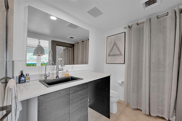 1800 S Ocean Dr 207, Hallandale Beach, FL 33009