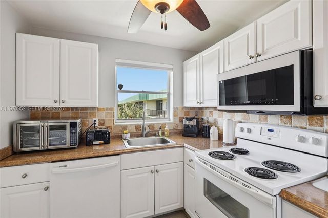 804 SE 7th Street 402, Deerfield Beach, FL 33441