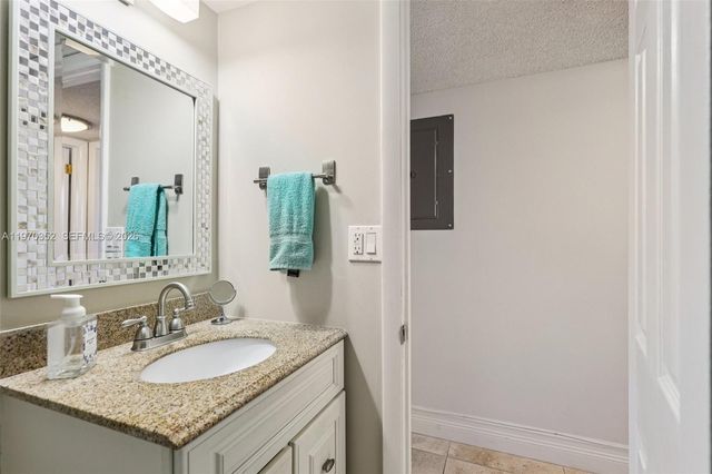 804 SE 7th Street 402, Deerfield Beach, FL 33441