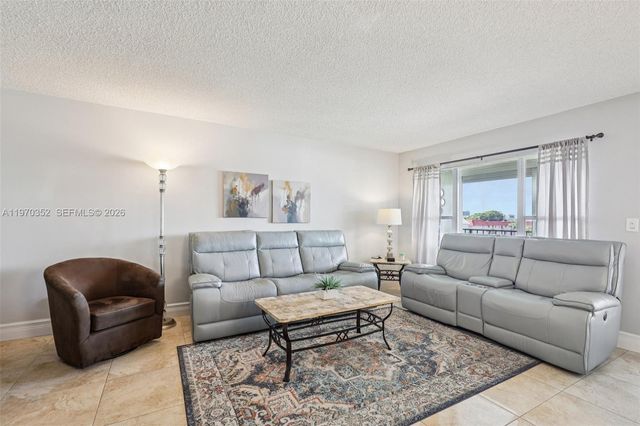 804 SE 7th Street 402, Deerfield Beach, FL 33441