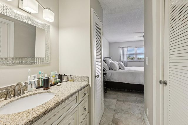804 SE 7th Street 402, Deerfield Beach, FL 33441