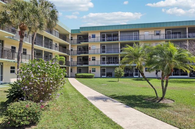 804 SE 7th Street 402, Deerfield Beach, FL 33441