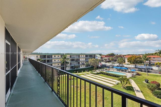 804 SE 7th Street 402, Deerfield Beach, FL 33441