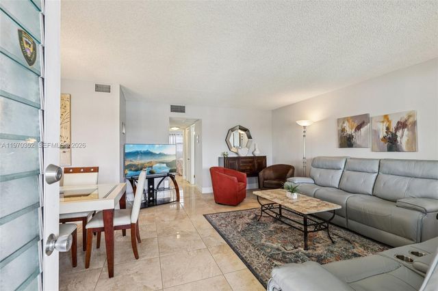 804 SE 7th Street 402, Deerfield Beach, FL 33441