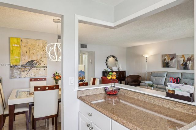 804 SE 7th Street 402, Deerfield Beach, FL 33441