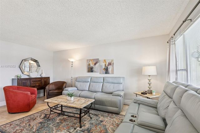 804 SE 7th Street 402, Deerfield Beach, FL 33441