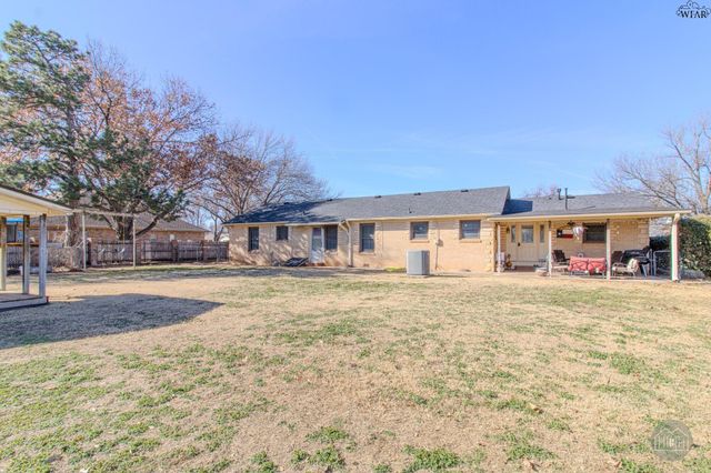 2201 12TH STREET, Vernon, TX 76384