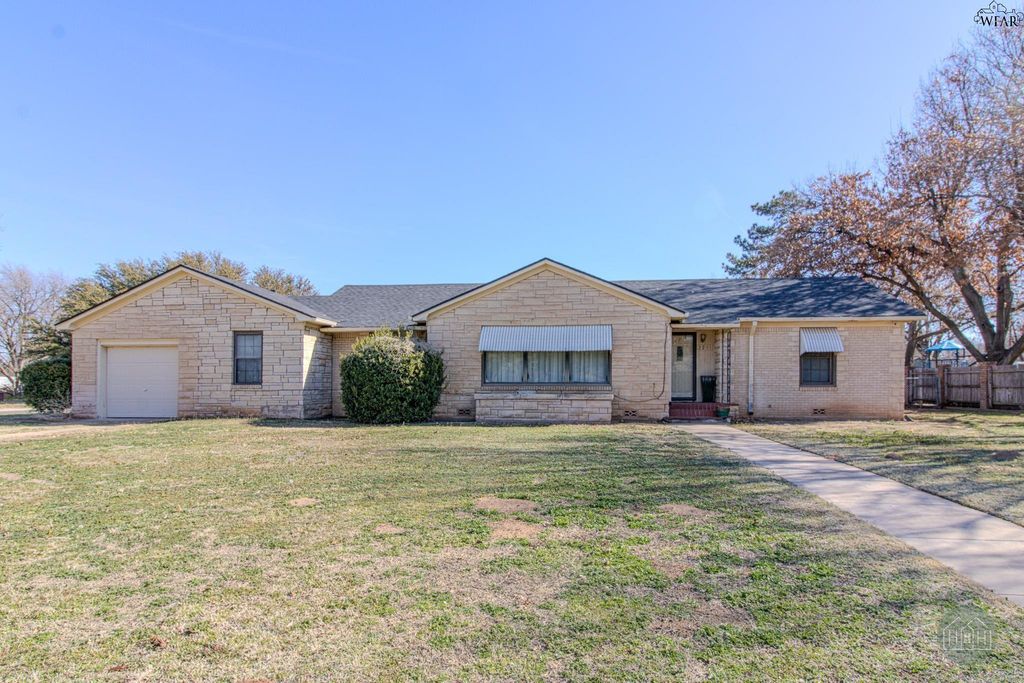 2201 12TH STREET, Vernon, TX 76384