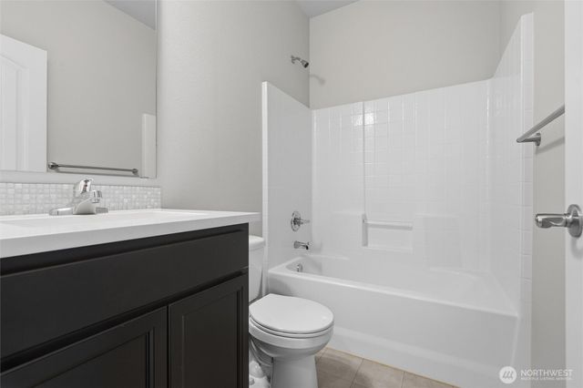 3890 Portside Drive, Bremerton, WA 98312