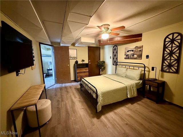 10 S Ohio Street, Dellroy, OH 44620