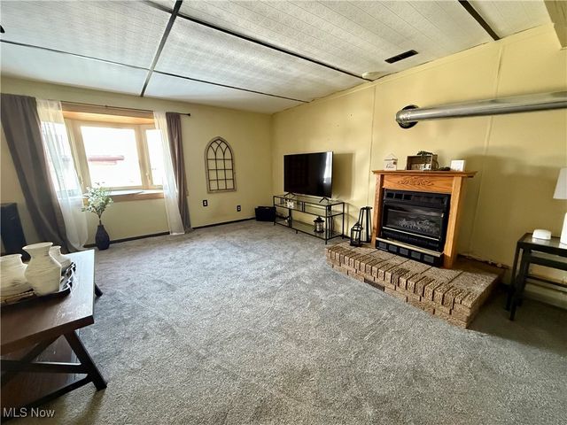 10 S Ohio Street, Dellroy, OH 44620