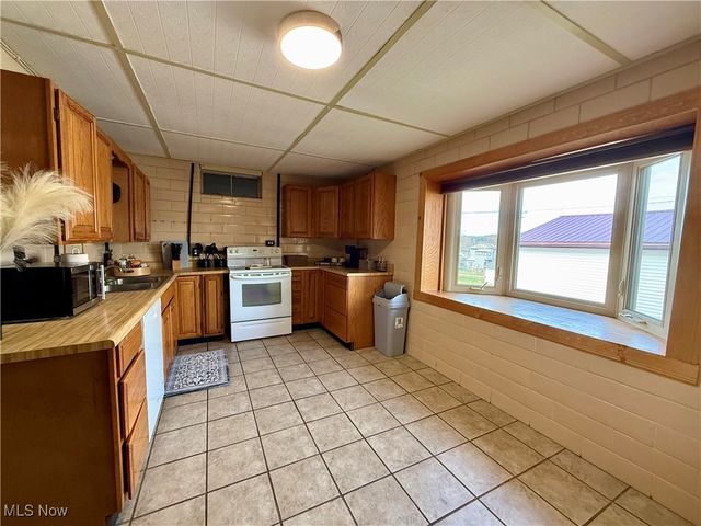 10 S Ohio Street, Dellroy, OH 44620