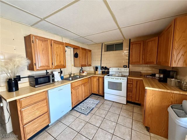 10 S Ohio Street, Dellroy, OH 44620