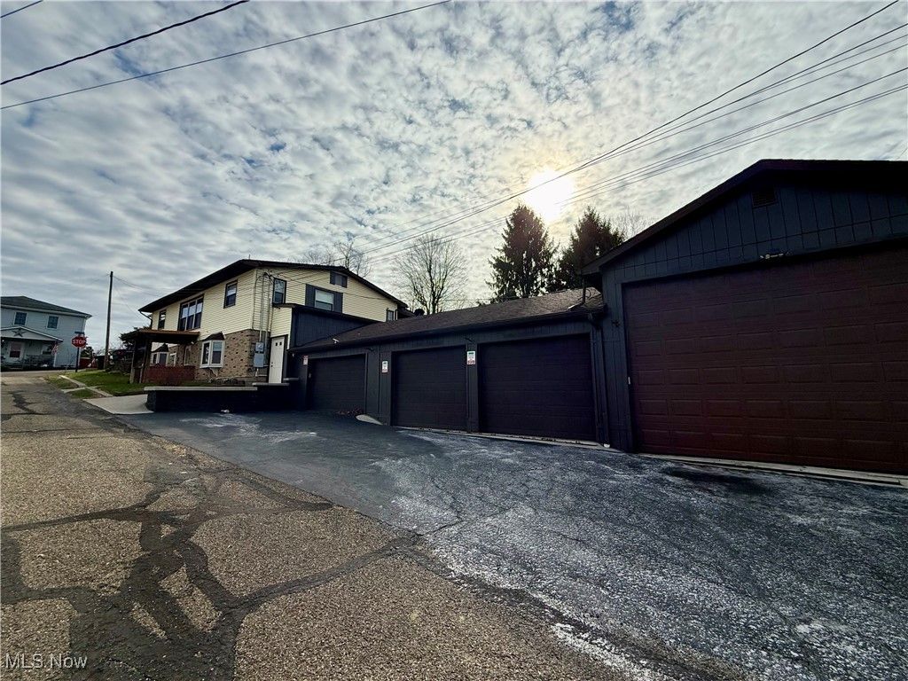 10 S Ohio Street, Dellroy, OH 44620