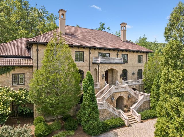 1037 Vaughn Crest Dr, Franklin, TN 37069