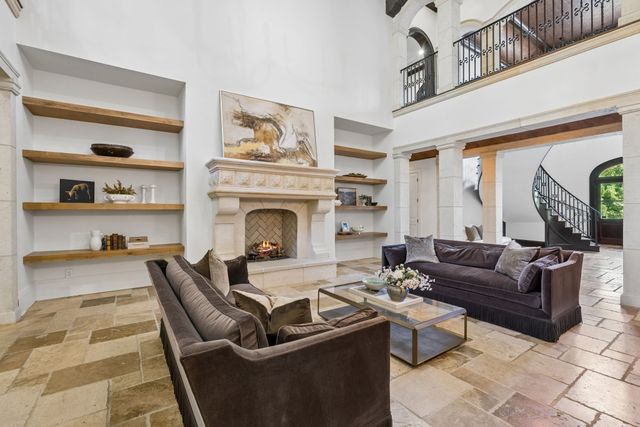 1037 Vaughn Crest Dr, Franklin, TN 37069