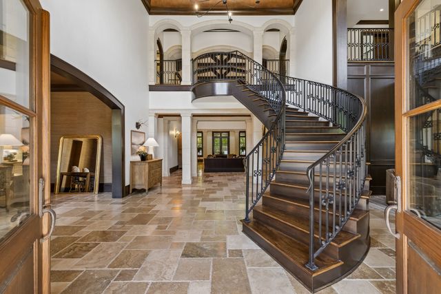 1037 Vaughn Crest Dr, Franklin, TN 37069