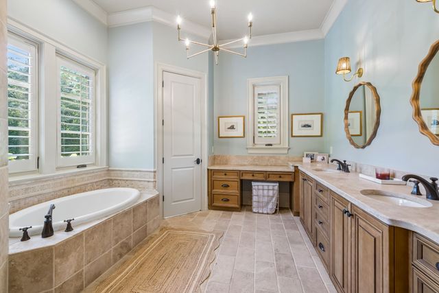 1037 Vaughn Crest Dr, Franklin, TN 37069