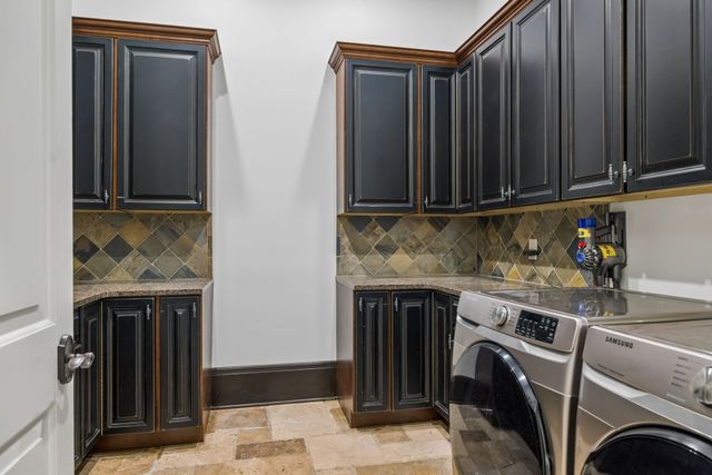 1037 Vaughn Crest Dr, Franklin, TN 37069